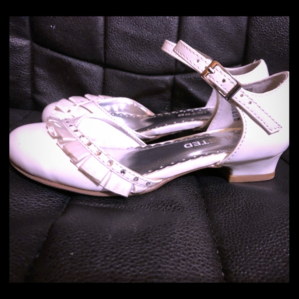 5/$25 Girls white frilly patent Mary Janes size 11